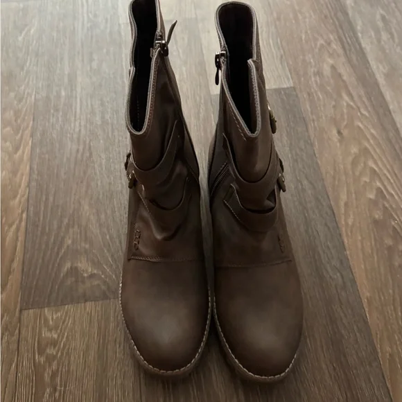 New GlobalWin Brown Zipper Ankle Boots - Picture 4 of 6